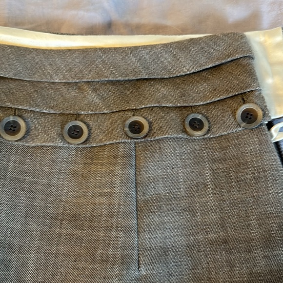 Beautiful midi length Ports skirt. Removable button waistband. Silk lined. - Picture 3 of 8